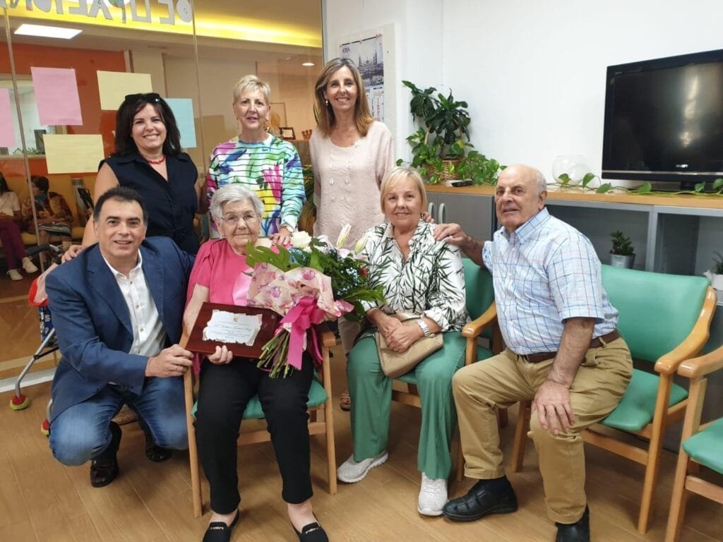 El Ayuntamiento De Illueca Homenajea A Josefina Una Vecina Que Cumpl A