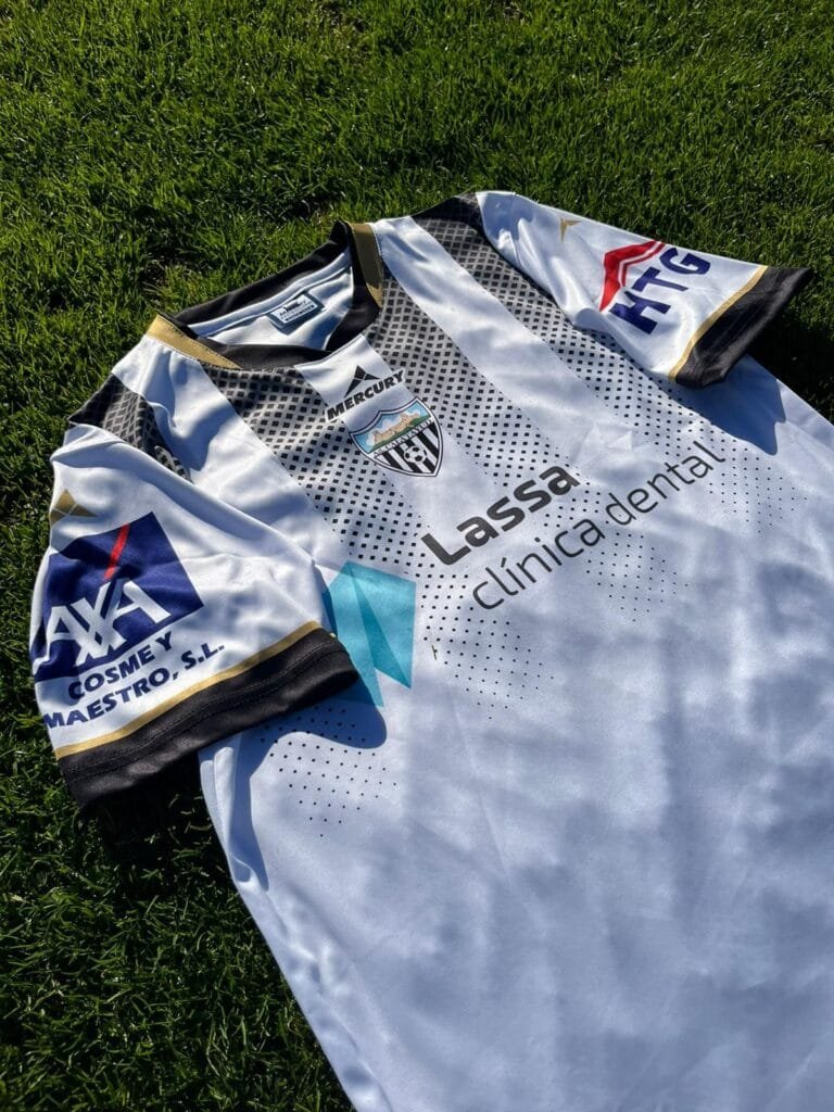 El Atlético Calatayud estrena hoy equipaciones: franjas verticales de los orígenes del club, sentimiento bilbilitano y toques dorados para lo que esperan “un año mágico” 2 148A9E65 2DE7 44C6 989A 13D269D52D8B