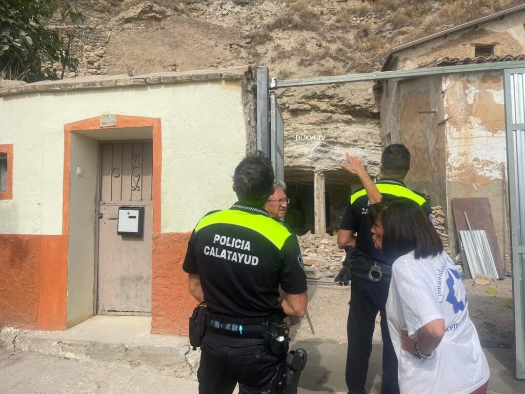 Se derrumba parte de un cerro encima de una vivienda del Barrio Consolación Alto: “hemos pensado que se nos venía encima” 4 FD8592D0 AF4A 460C AD7C E40A9973DABC