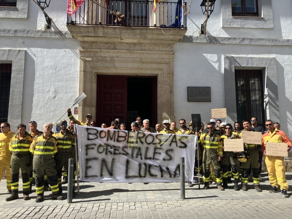 Los Bomberos Forestales reivindican en Calatayud “mejoras laborales ...