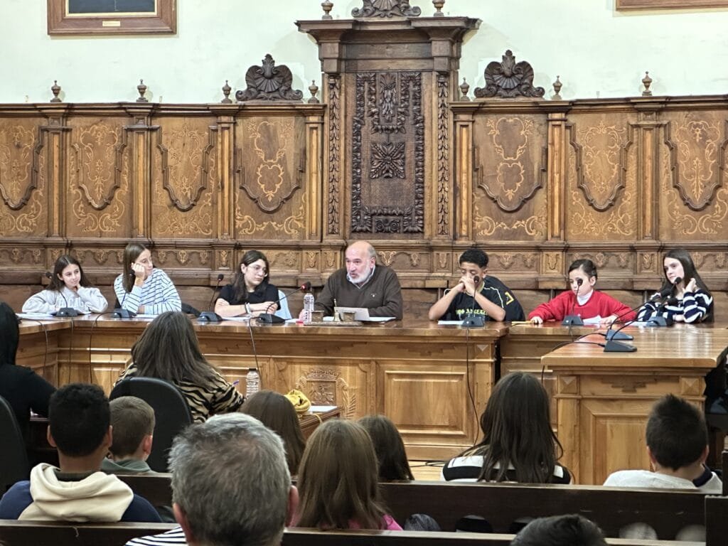 Calatayud celebra un pleno infantil en el día en que vuelve a ser reconocida como Ciudad Amiga de la Infancia 2 IMG 6604 1