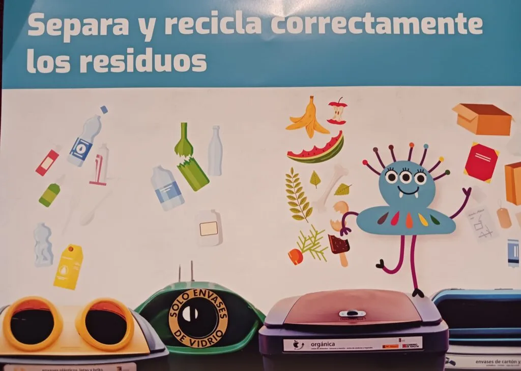 El Ayuntamiento de Calatayud inicia el reparto de los calendarios de Medio Ambiente por edificios públicos, barrios y colegios, entre otras instalaciones para apelar a mejorar los hábitos para una ciudad más limpia 2 IMG 7703
