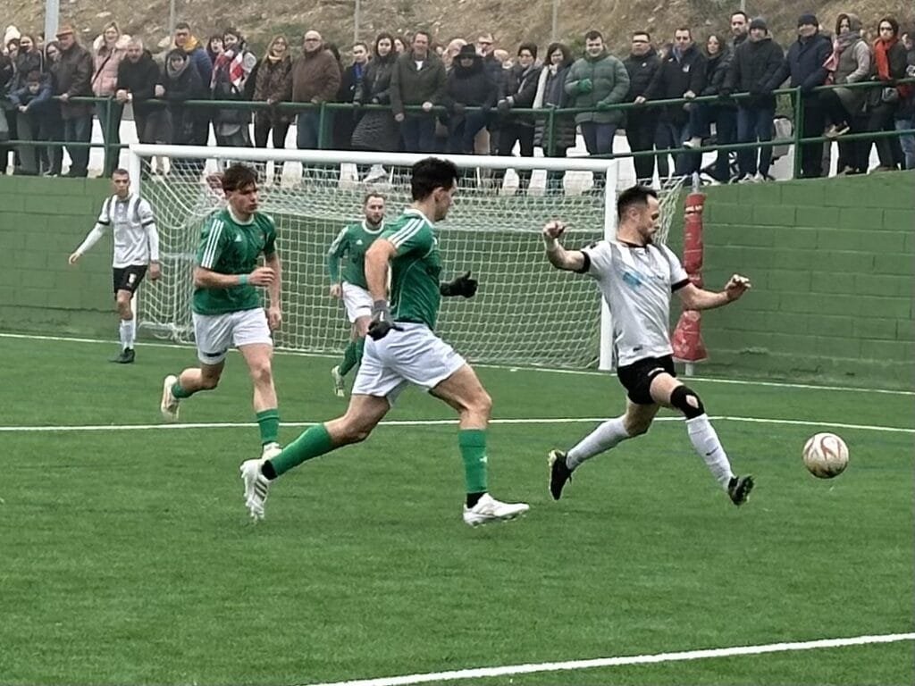 El Atlético Calatayud comienza la segunda vuelta venciendo al CF Chiprana por 0 a 3: el campo fue reinaugurado hoy tras seis meses de obras 3 IMG 0976