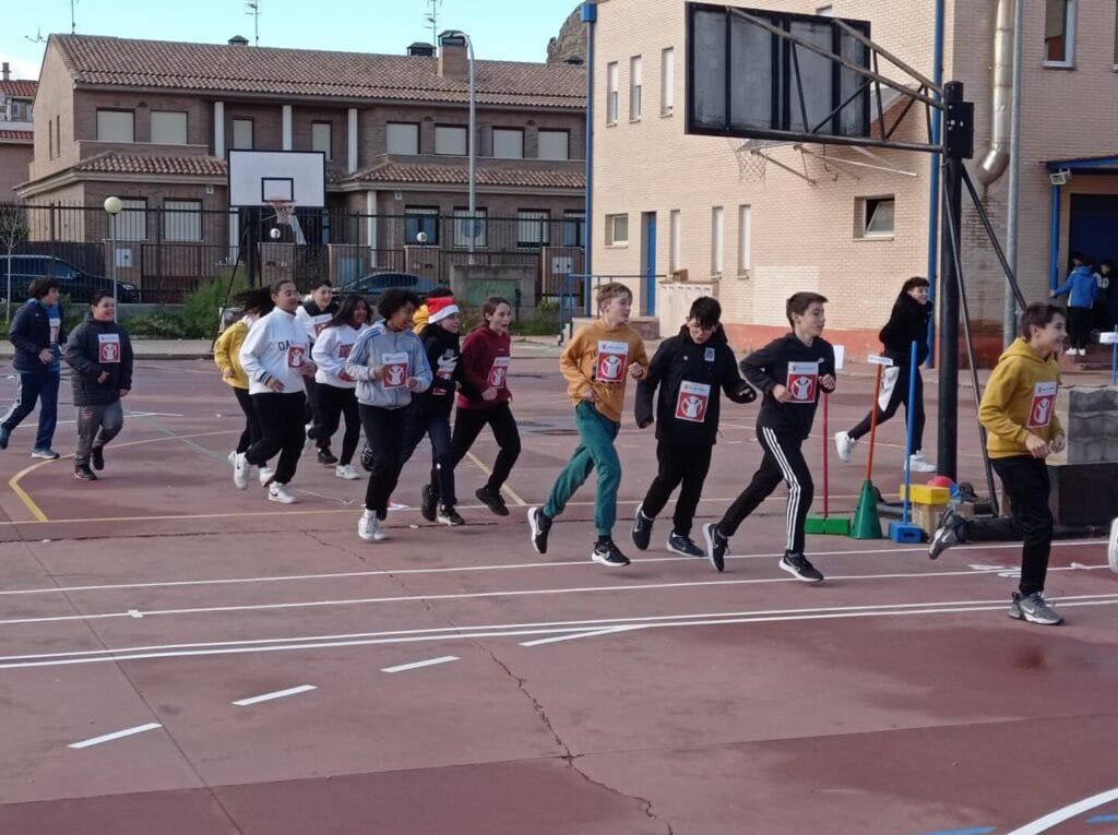 El IES Emilio Jimeno de Calatayud recauda alrededor de 260€ en su carrera solidaria realizada a beneficio de la ONG “Save The Children” 2 IMG 9535