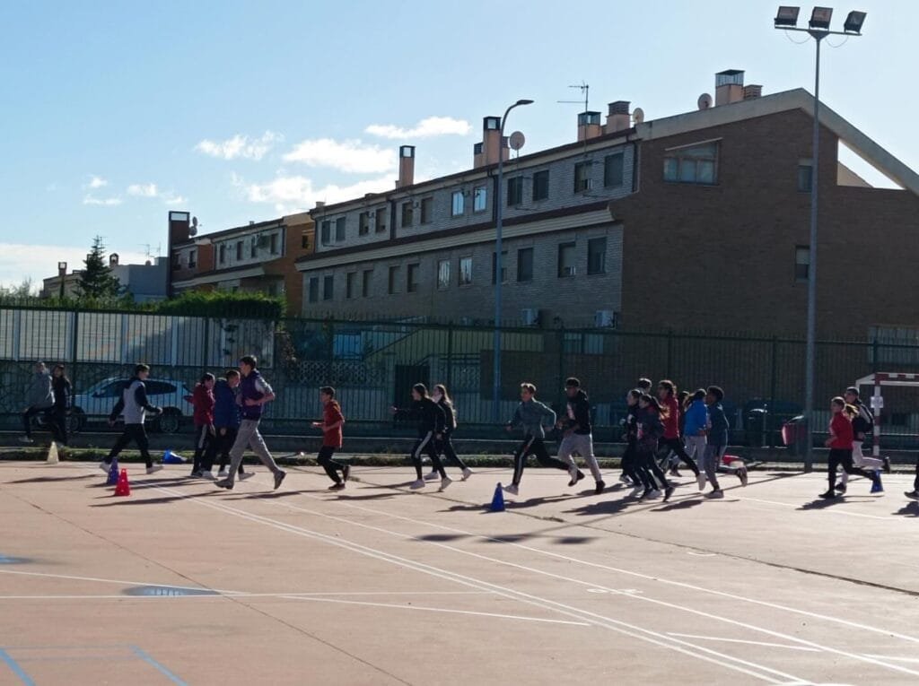 El IES Emilio Jimeno de Calatayud recauda alrededor de 260€ en su carrera solidaria realizada a beneficio de la ONG “Save The Children” 3 IMG 9536