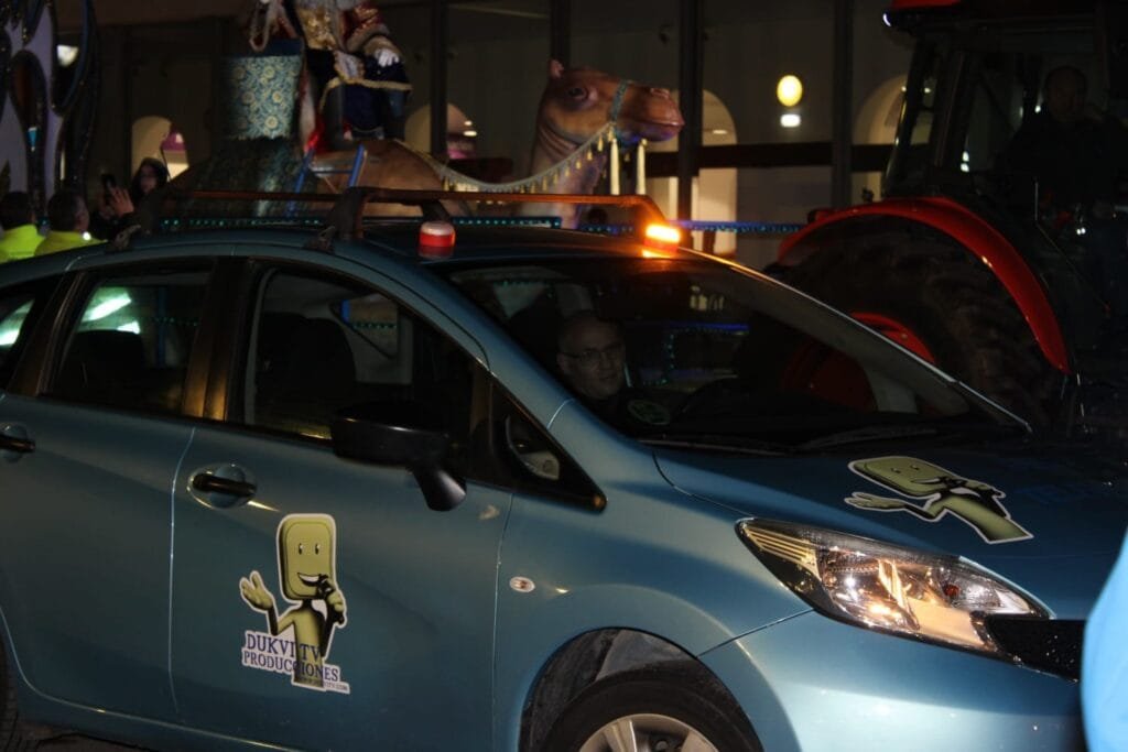 Miles de personas reciben en Calatayud a unos Reyes Magos que llegan cargados de regalos e ilusión: “gracias por abarrotar las calles de la ciudad” 25 faac3e74 662a 420d 8584 f18de75b3c9f