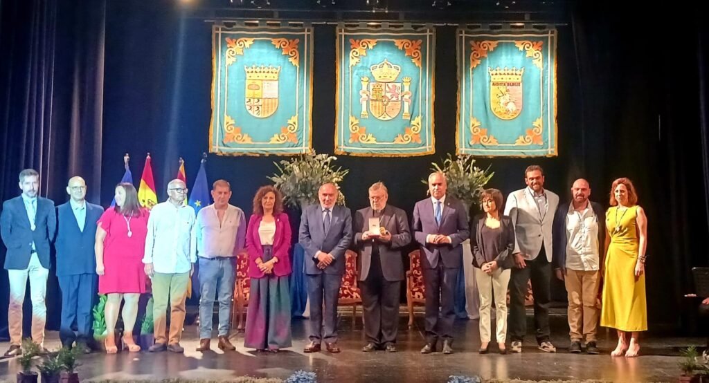 La Esclavitud de la Virgen de la Peña recibe el Premio Ciudad de Calatayud por su ejemplar labor de mantenimiento y organización del Rosario de Cristal 3 4d7dd936 bda1 4e7e afa9 75395c4944fa
