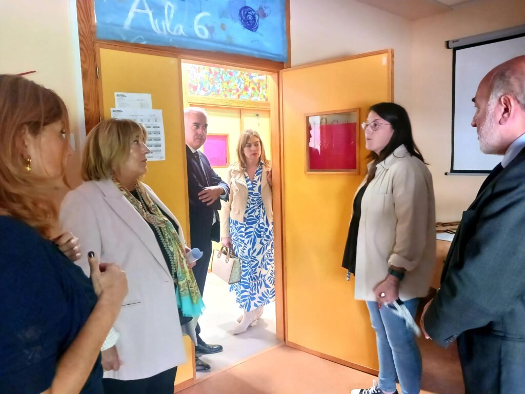 La consejera de Educación del Gobierno de Aragón, Tomasa Hernández, vista el Colegio de Educación Especial Segeda de Calatayud y recoge sus necesidades 2 segeda 2