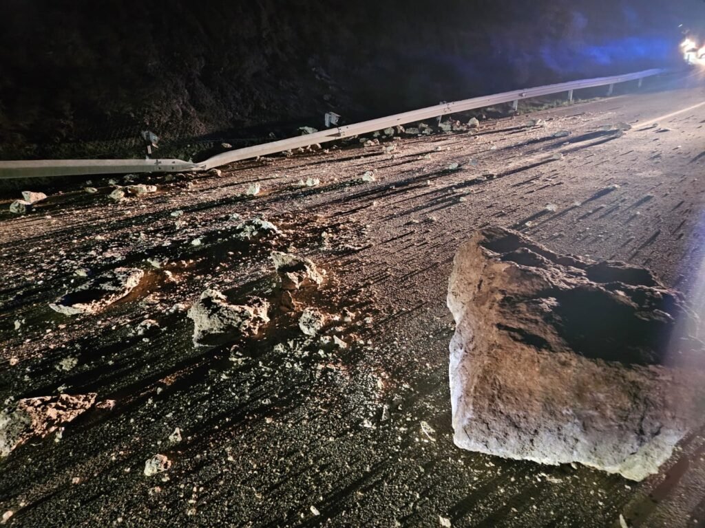 Reabierta -con peligro- la nacional 2 entre Calatayud y Terrer tras el desprendimiento de rocas y una vez limpiada la calzada 2 2ee2f6a1 3d95 4f37 ade5 de425a21dd61