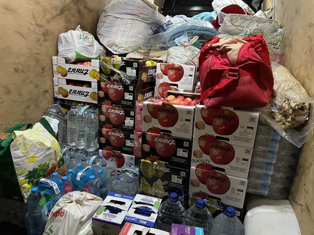 Un repartidor de SEUR se suma a la iniciativa de Tododescanso: siguen recogiendo hasta las 21:30h productos para Valencia, en el Paseo Cortes de Aragón de Calatayud 2 643d9f2b 07bd 4b46 86ca 0dfdf603d1b6