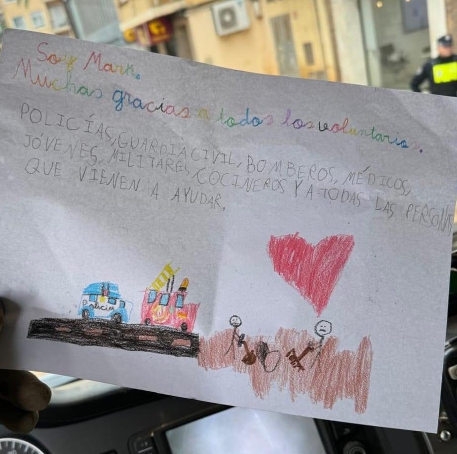 “Muchas gracias a todos los voluntarios”: el regalo de un niño de Catarroja a un bombero de Calatayud durante sus labores de limpieza tras las inundaciones 2 IMG 2806