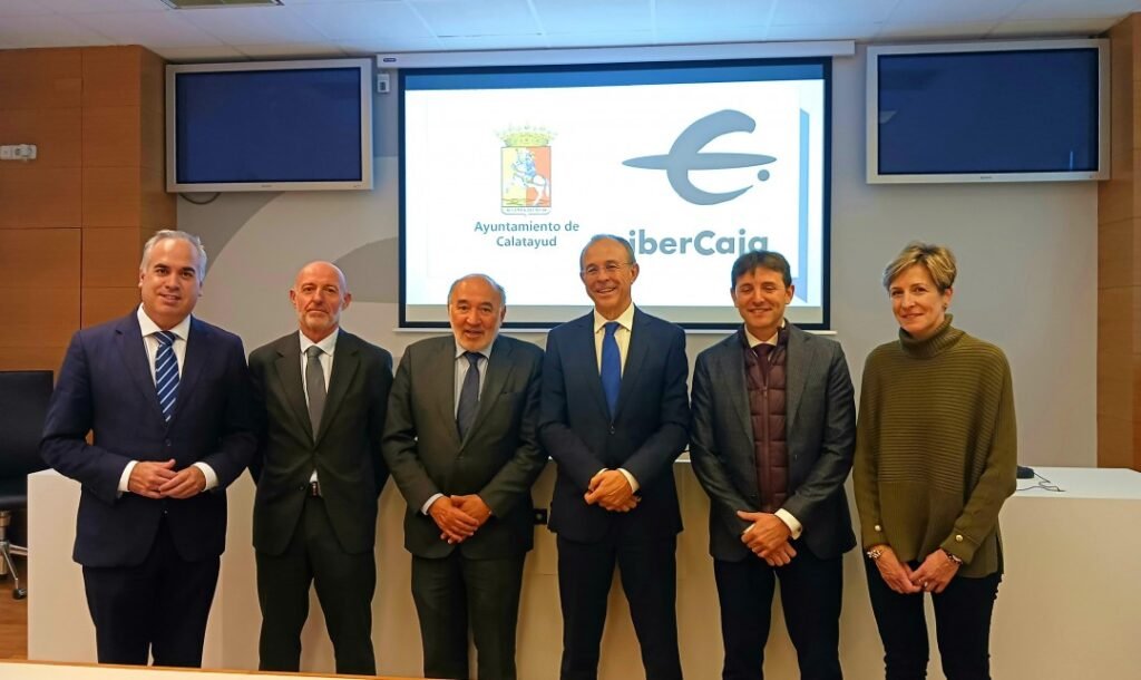 Ibercaja dona al Ayuntamiento de Calatayud su salón de congresos de la plaza del Fuerte para que siga teniendo un uso público y polivalente 3 IMG 3979