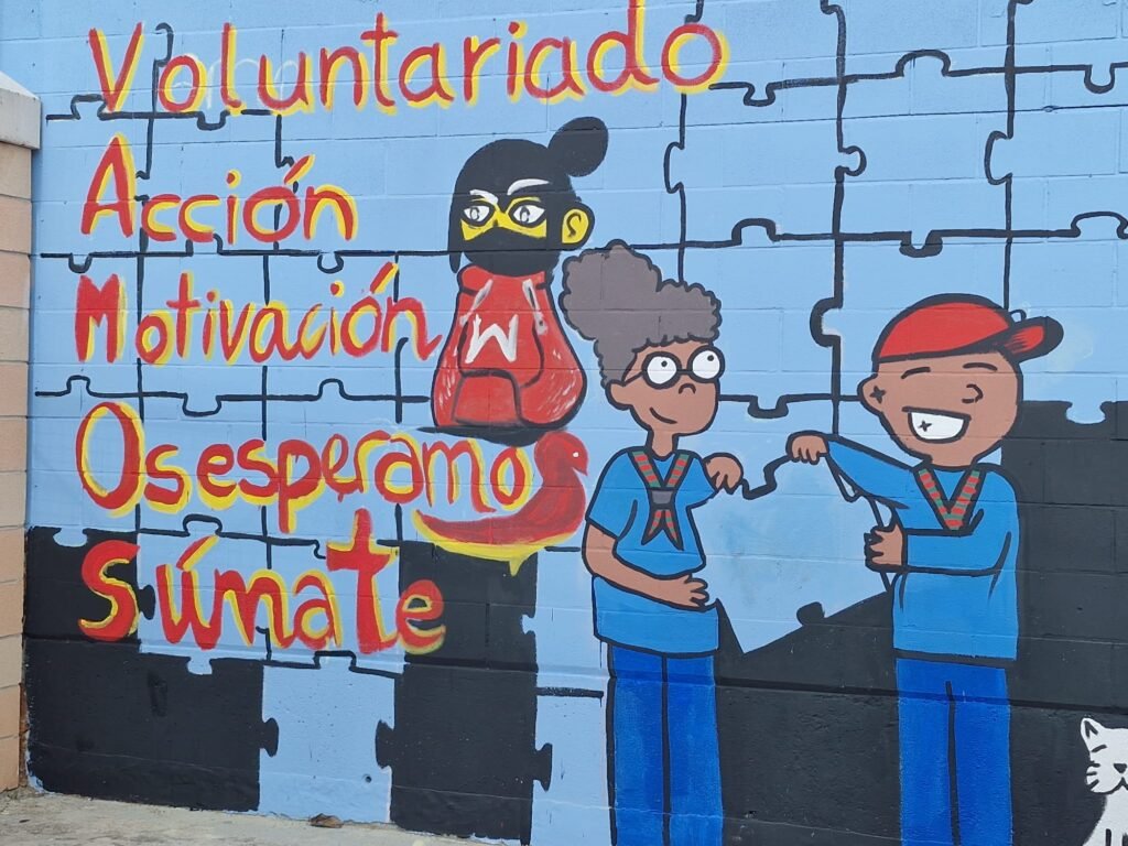 El voluntariado de Calatayud pinta un mural en la Casa de la Juventud en conmemoración de quienes entregan su tiempo a los demás 3 mural 1