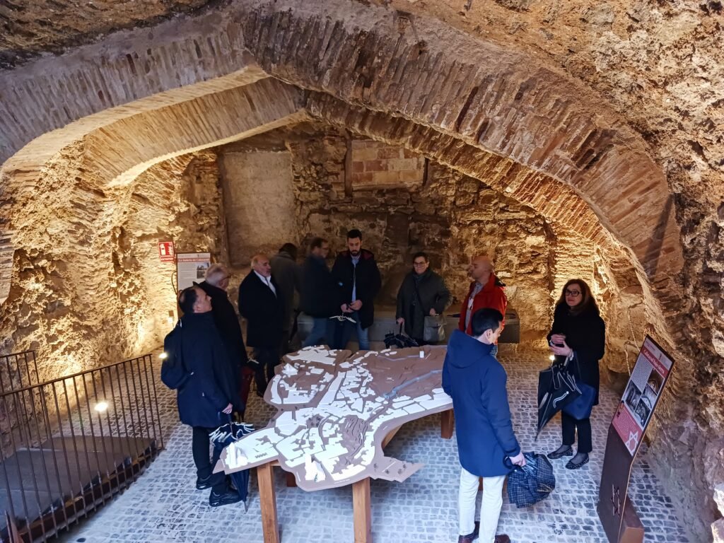 Nuevos pasos para incluir a Calatayud en la Red de Juderías de España: hoy se ha realizado una visita técnica con el director y miembros del consistorio bilbilitano 3 juderia 6