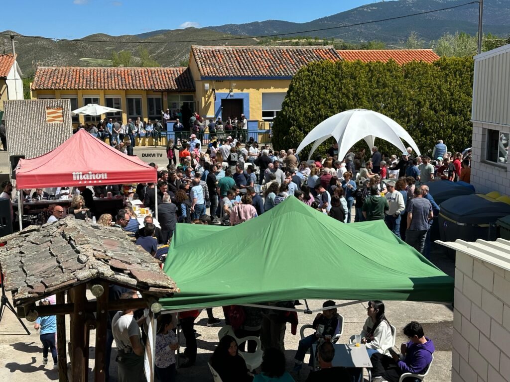 Torres reparte más de 2.500 raciones de judías en el tradicional y multitudinario encuentro de los pueblos de la Ribera del Perejiles durante el día de San Jorge 2 561adc5c 977e 4899 b8c9 e3194e6f703a