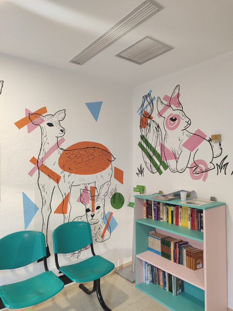 El bachillerato artístico del IES Emilio Jimeno de Calatayud decora la zona de oncología del Hospital Ernest Lluch 2 IMG 20250330 191445