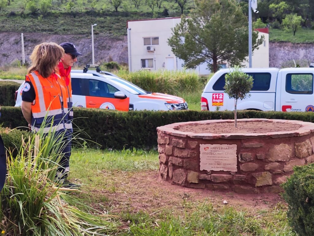 La Comarca del Aranda reconoce a su agrupación de voluntarios de Protección Civil inaugurando un monolito conmemorativo en el Polígono de Illueca 2 IMG 3955