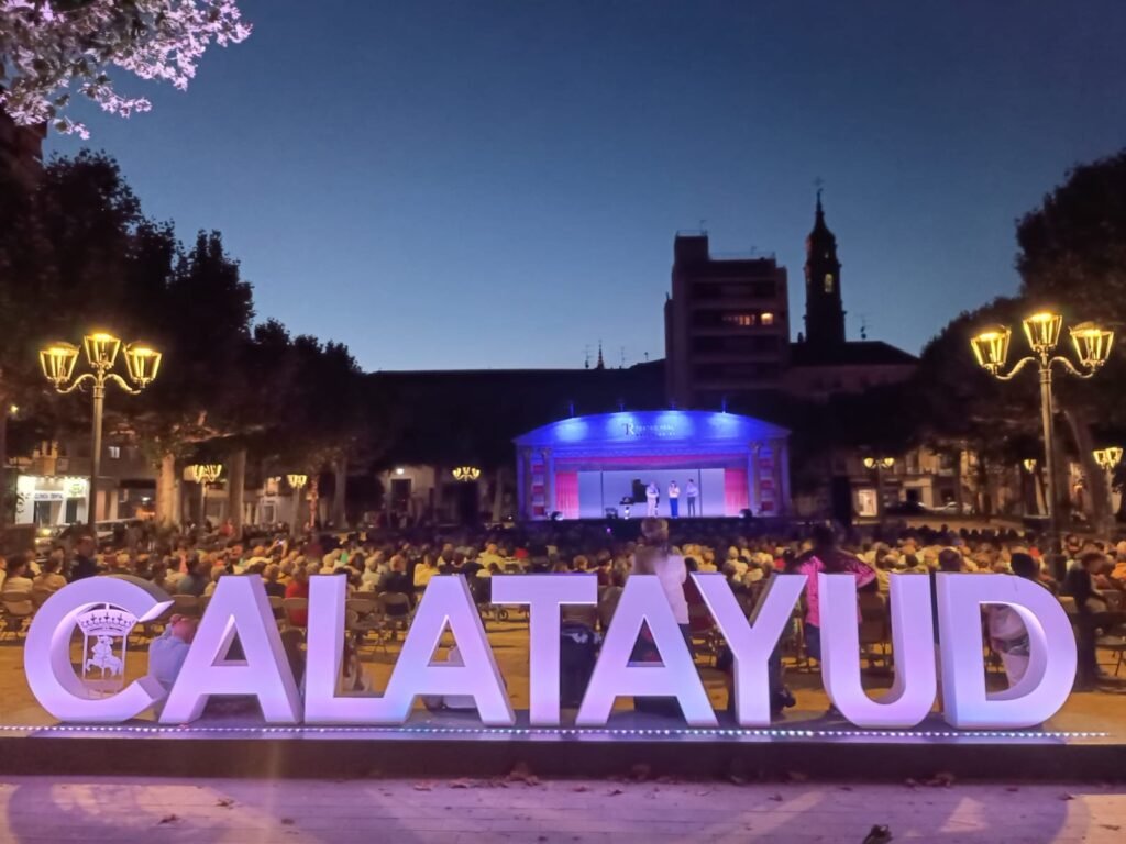 La Carroza del Teatro Real triunfa en Calatayud con un “lleno total” en la Plaza del Fuerte para finalizar una nueva edición de las “Noches del Verano” 2 35e8d4d8 10c3 4192 98f9 d1f463ab9607