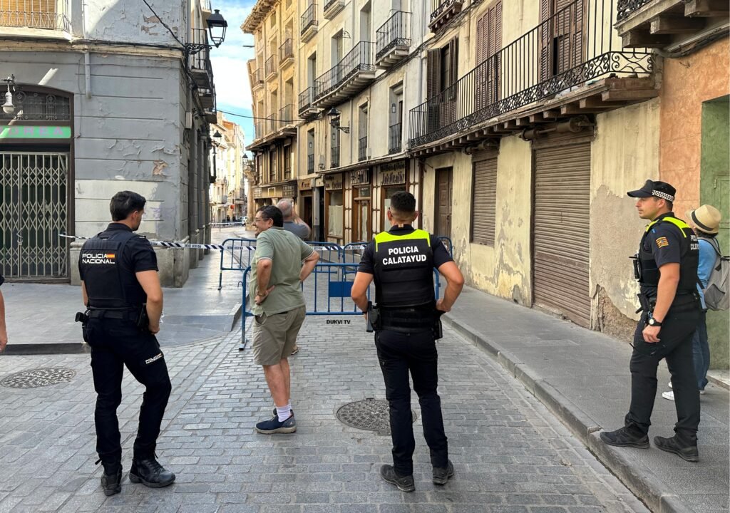 Cortada la Rúa de Dato de Calatayud tras un derrumbe en un edificio: tres vecinos de un edificio contiguo han sido desalojados 2 acdd5e53 3adb 462a b0f0 568e092eb971