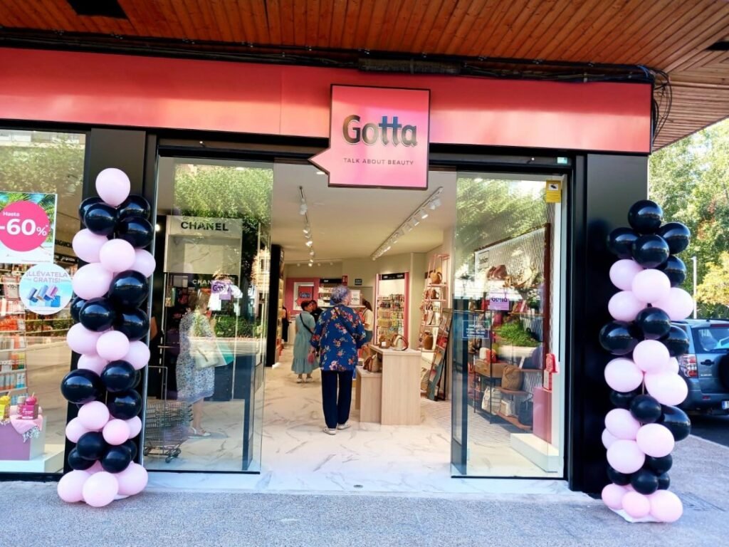 Nueva puerta abierta en el Paseo Cortes de Aragón de Calatayud: “Perfumerías Gotta” abre su tienda número 55 2 IMG 4554
