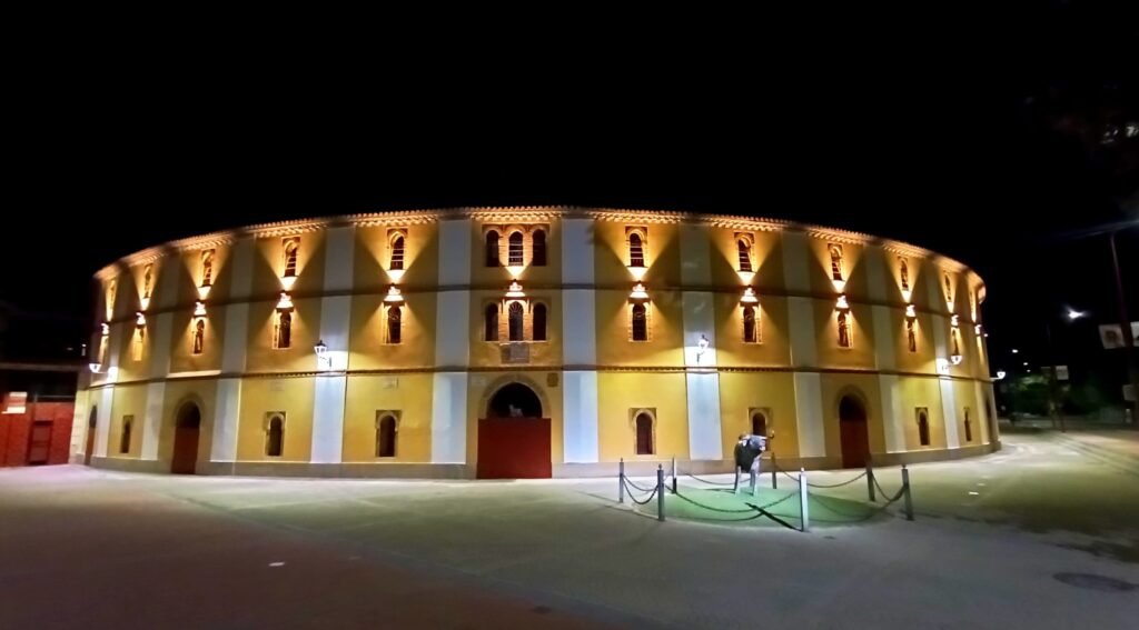 La Plaza de Toros “Coso de Margarita” de Calatayud luce por sí sola con la nueva iluminación ornamental instalada en la fachada 2 a36cd477 b8b5 4bd5 b7ac f87c5d6c3b40