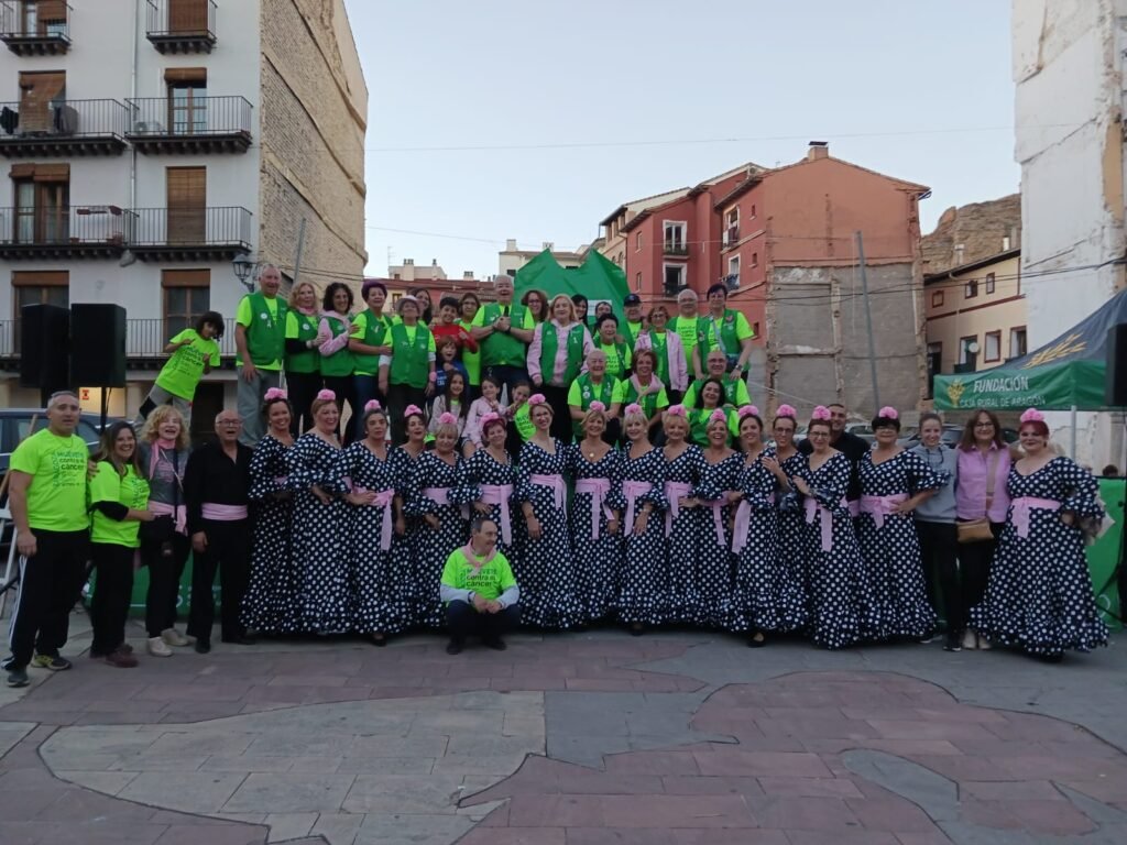 Calatayud se tiñe de rosa y verde en una marea solidaria contra el cáncer en la que participaron más de 1.500 personas 5 9df5e2d2 a075 4fb4 8a30 a784f3adf375