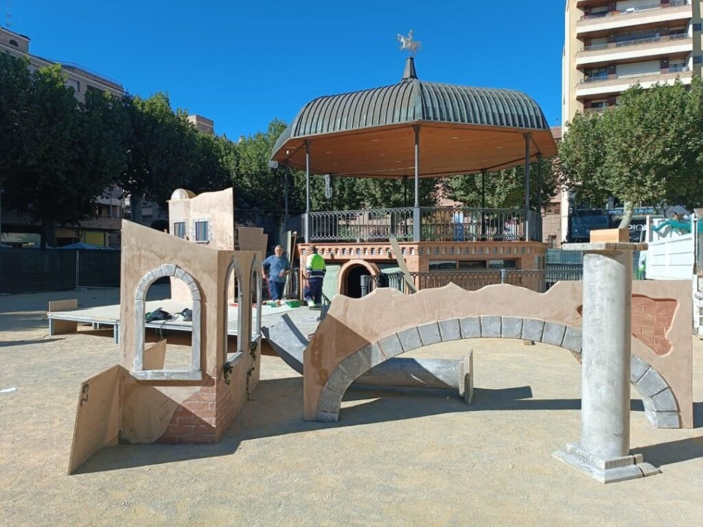 Comienza a instalarse la decoración navideña en casi ochenta espacios de Calatayud: los vecinos podrán implicarse como en años anteriores 2 IMG 1872