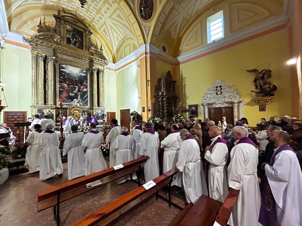 Sabiñán da un último caluroso y multitudinario adios al sacerdote D. Florentino Nonay Raga, fallecido el pasado sábado 3 648c941a ebe0 4ce3 b5f0 d000457260f4