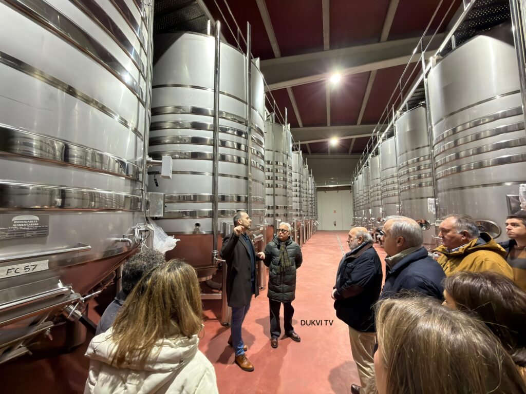 El Partido Popular reivindica desde Bodegas Langa, en Calatayud, su compromiso con el sector del vino como eje de futuro para Aragón 2 d87017b5 351c 40d2 a78e 1f5de1a7618b