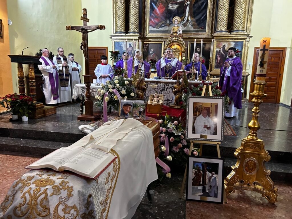 Sabiñán da un último caluroso y multitudinario adios al sacerdote D. Florentino Nonay Raga, fallecido el pasado sábado 4 e4960621 06e0 4cde a3fe 010af66a5058