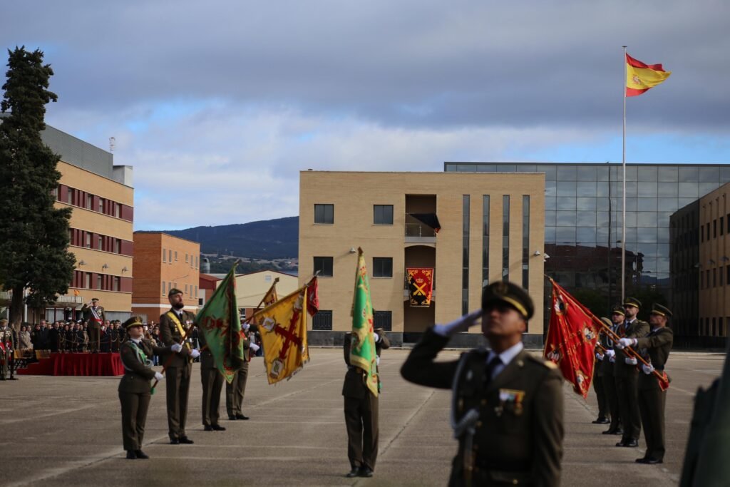 La Academia de Logística de Calatayud celebra San Juan Bosco, el patrón de los especialistas del Ejécito de Tierra, con actos culturales, entrega de condecoraciones y el tradicional desfile militar 2 90e71dd9 9de1 46f5 b76e 1e9b7e1de4ad
