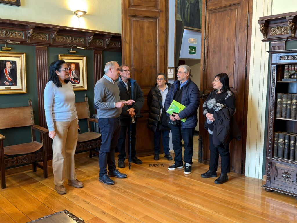 e026d40c 9a84 43b8 bf9b 003ad5f66354