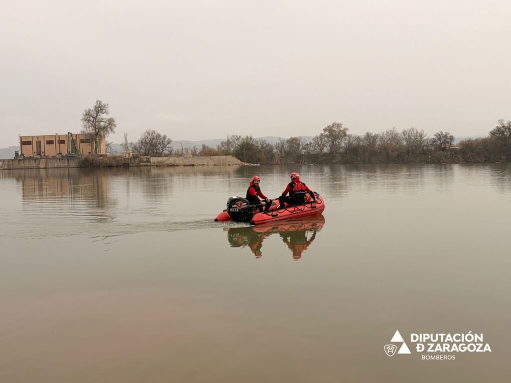 Los bomberos de la Diputación Provincial de Zaragoza reanudan la búsqueda del alhameño Pablo Cebolla en el Río Ebro 2 03c02a96 d866 4309 b49f d3e07d71c7a5