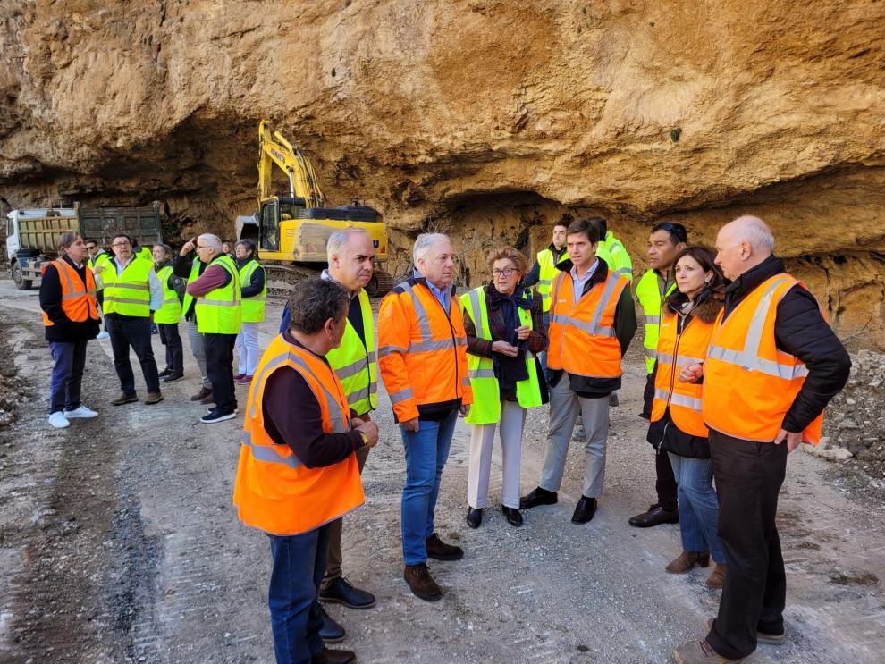 Comienzan los trabajos para poder reabrir la carretera de Jaraba de cara al verano una vez estabilizada la ladera 2 IMG 7052