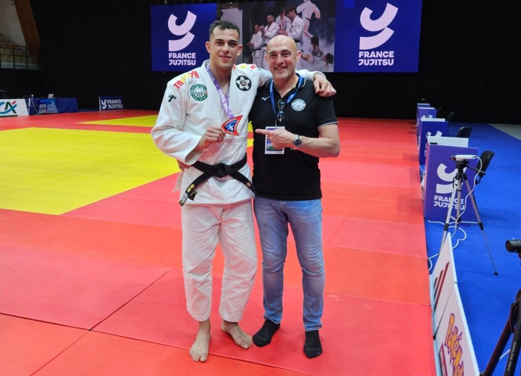 0a9ed75f a991 4b59 a5ba 4a94f1e8b37e