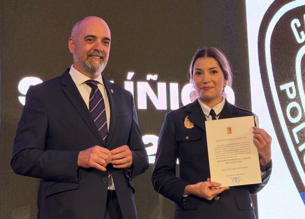 Cuando el uniforme late con el corazón del pueblo: Calatayud rinde un emotivo y unánime homenaje a la valentía de sus policías, los “guardianes” que arriesgan su vida para salvar la de sus vecinos 9 IMG 2950