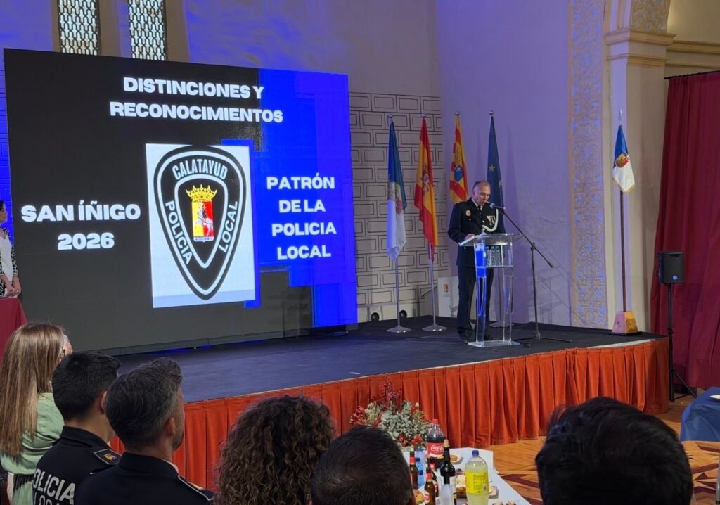Cuando el uniforme late con el corazón del pueblo: Calatayud rinde un emotivo y unánime homenaje a la valentía de sus policías, los “guardianes” que arriesgan su vida para salvar la de sus vecinos 12 IMG 2958