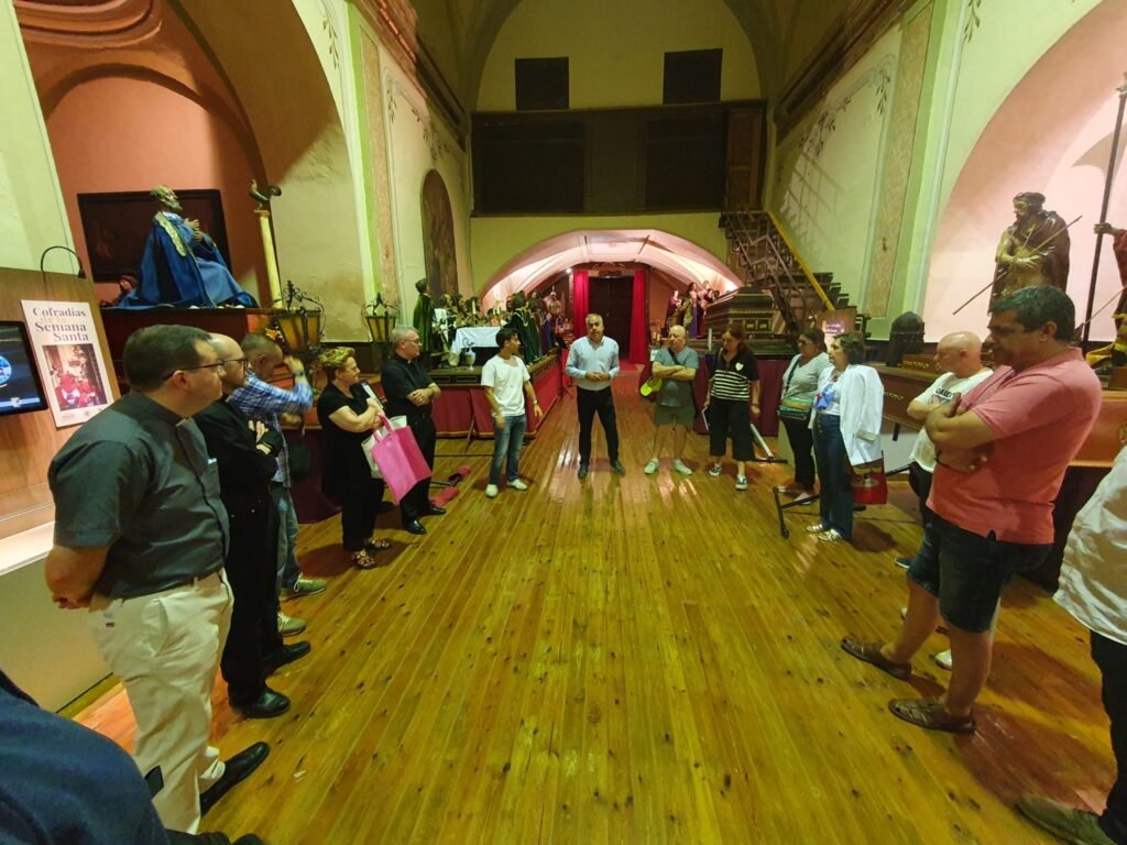 Últimos retoques al futuro Museo de la Semana Santa bilbilitana en la Iglesia de San Alberto: las cofradías y hermandades conocen sus instalaciones 2 IMG 3540