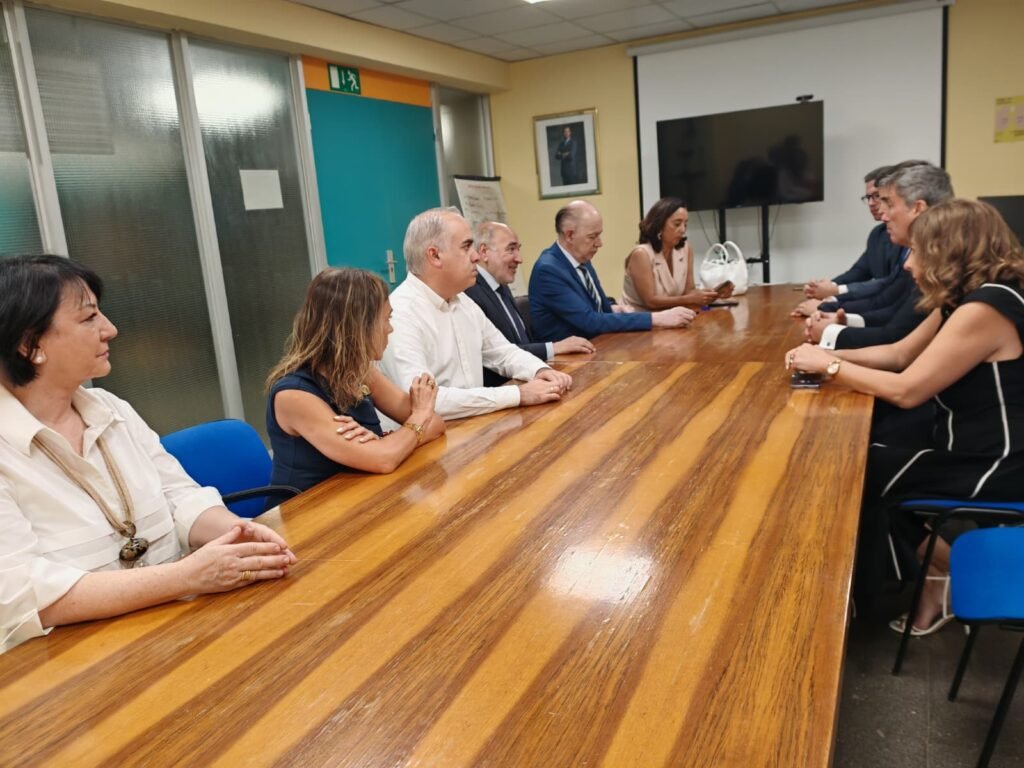 El consejero de Sanidad del Gobierno de Aragón anuncia la instalación de Cirugía Robótica en el Hospital Ernest Lluch 2 IMG 4250