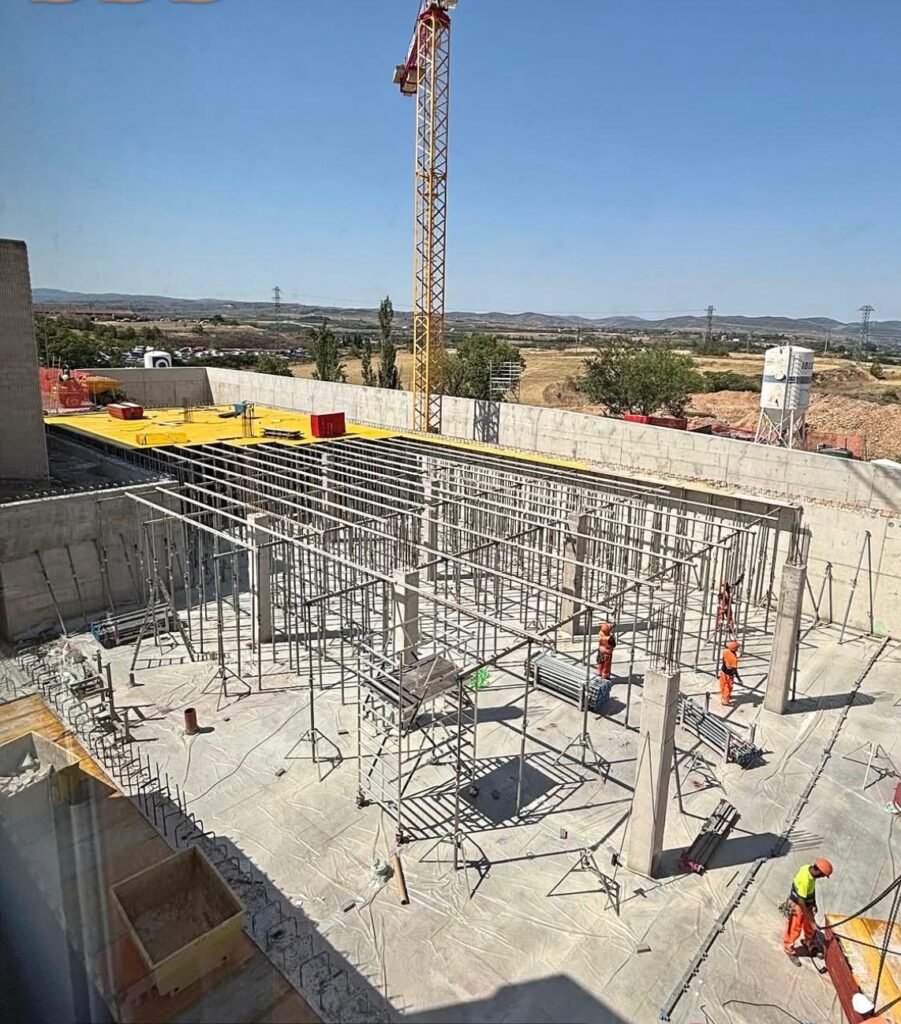 Finaliza la estructura de la cimentación en las futuras urgencias del Hospital Ernest Lluch de Calatayud y comienza el alzado de plantas 2 IMG 5489