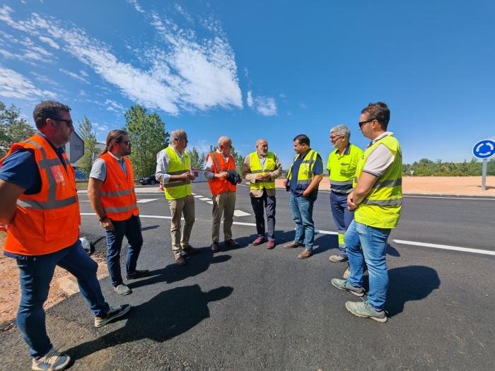 Entra en funcionamiento la nueva rotonda de la A-202 en Calatayud para reordenar el tráfico y garantizar la seguridad en los accesos a la zona industrial de las Cuadras de Esteras 2 IMG 5799