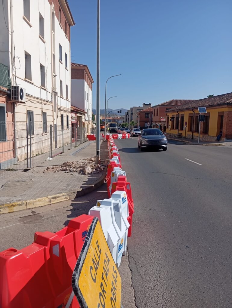 Comienza la reforma del lado pares de la avenida de Valencia, en el Barrio San Antonio de Calatayud: durará tres meses y afectará al trafico y al autobús urbano 2 IMG 5823