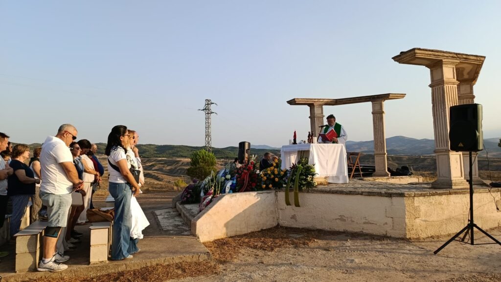La memoria peñista abraza a Calatayud: emotiva misa y devoción en la Ermita de San Roque en honor a los que ya no están 2 614c099a aca4 45ce 9057 b62e318f33da