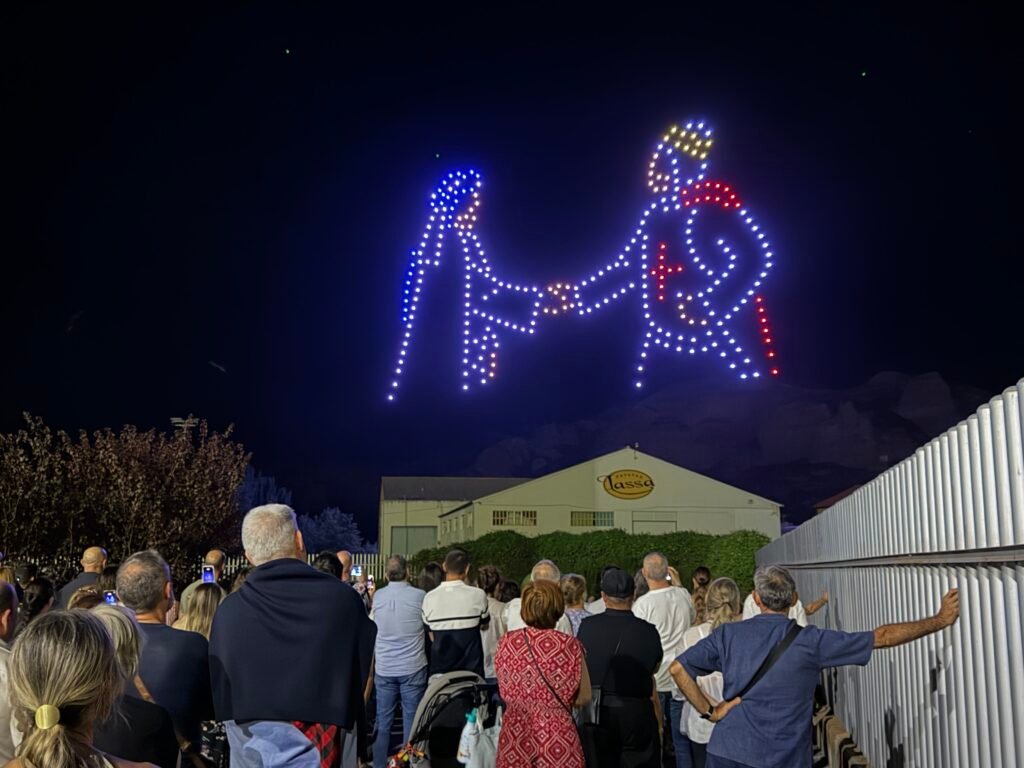 Un histórico e innovador espectáculo aéreo de drones deslumbra a miles de asistentes y corona las Fiestas de la Virgen de la Peña en Calatayud 2 IMG 0668
