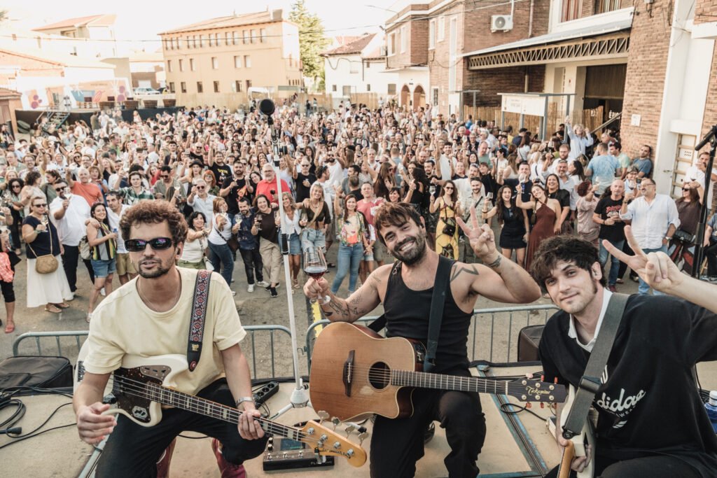 La bodega Raíces Ibéricas de Maluenda recauda cerca de 10.000 euros para ViuAutisme en su tercera edición de la fiesta de la vendimia 2 IMG 3519 1
